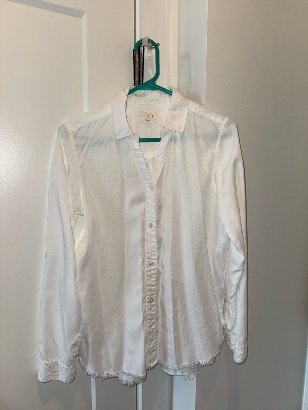 White Button-Front Men's Shirt - Casual Collared Long Sleeve